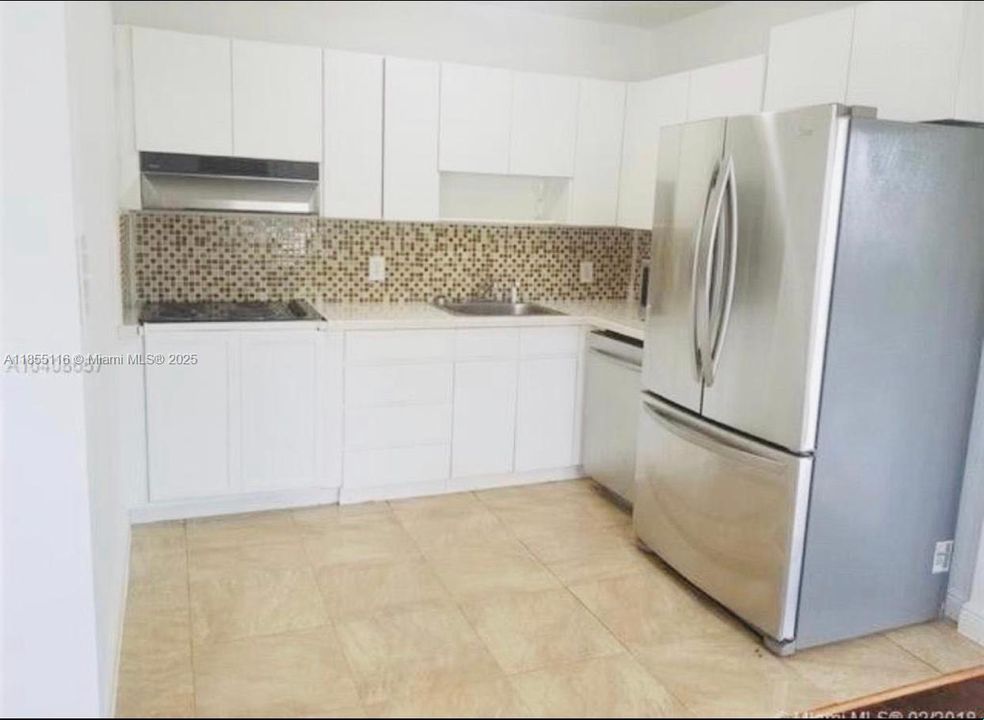 For Sale: $890,000 (3 beds, 1 baths, 952 Square Feet)