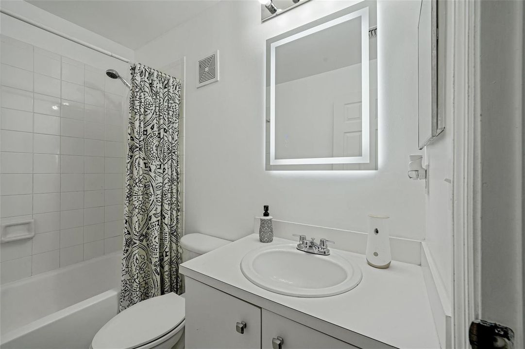 Second full Bathroom
