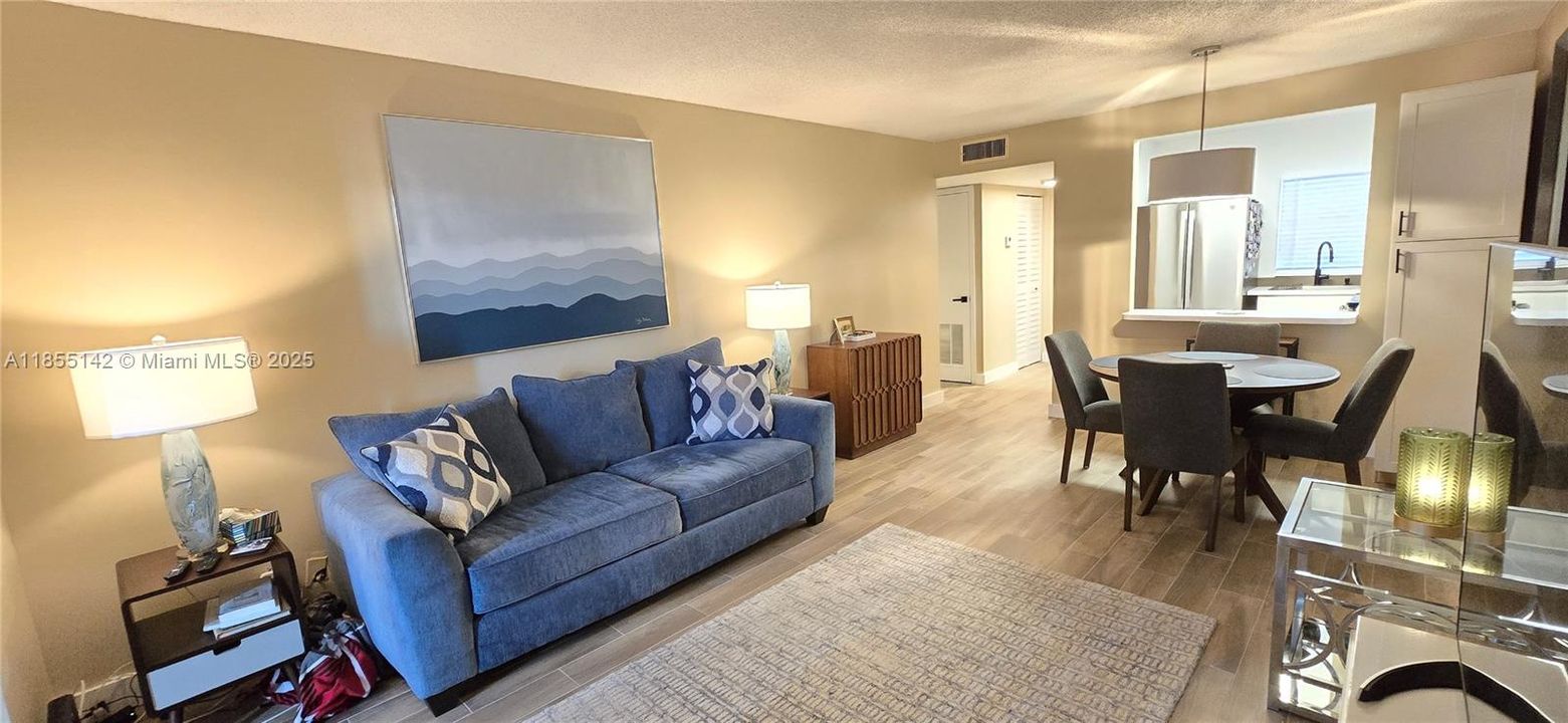 Active With Contract: $78,500 (1 beds, 1 baths, 640 Square Feet)