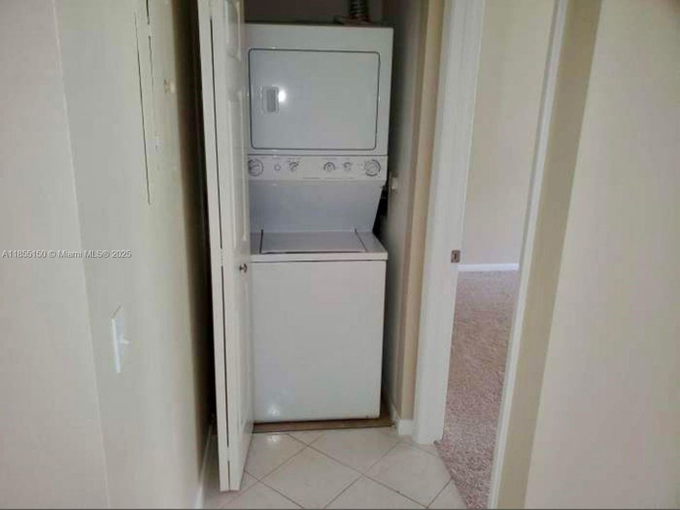 For Sale: $175,000 (2 beds, 2 baths, 1360 Square Feet)