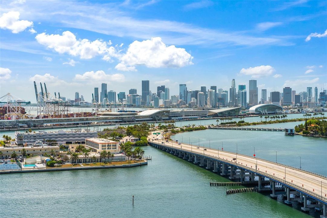 На продажу: $3,450,000 (2 спален, 2 ванн, 1815 Квадратных фут)