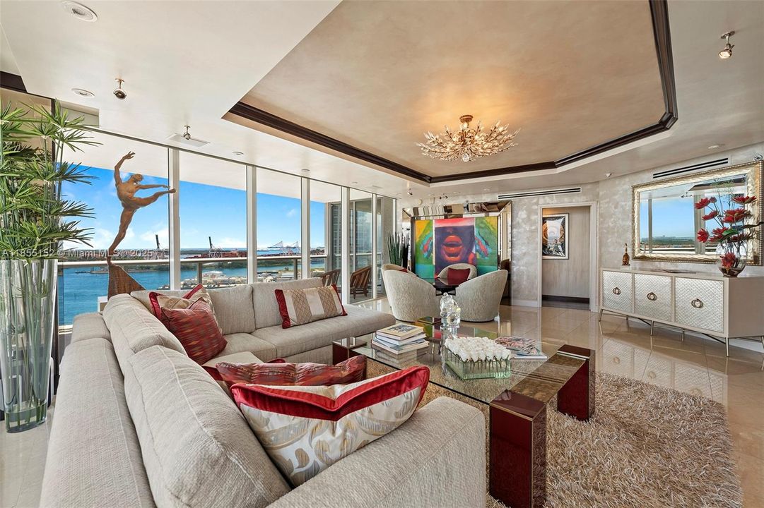 На продажу: $3,450,000 (2 спален, 2 ванн, 1815 Квадратных фут)