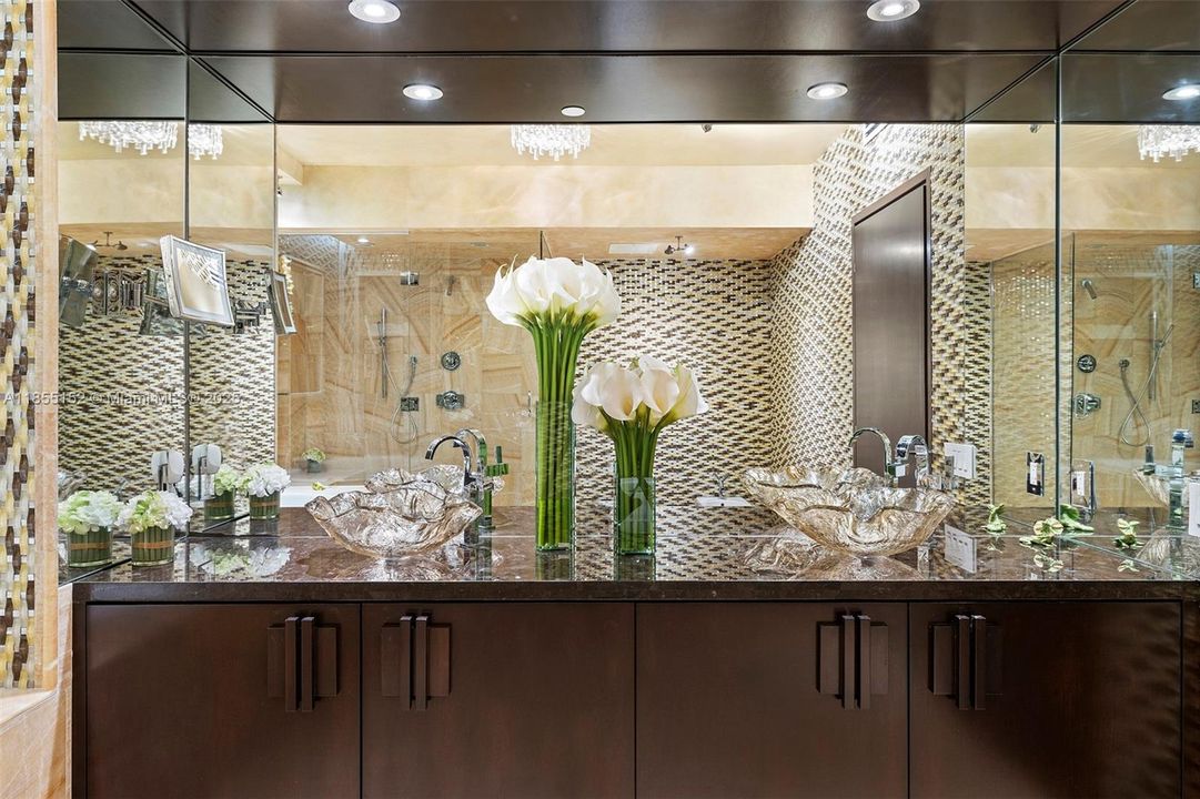 На продажу: $3,450,000 (2 спален, 2 ванн, 1815 Квадратных фут)