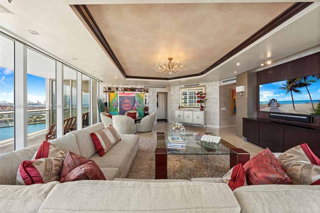 На продажу: $3,450,000 (2 спален, 2 ванн, 1815 Квадратных фут)