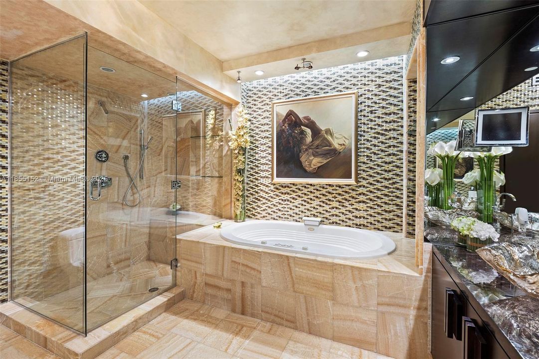 На продажу: $3,450,000 (2 спален, 2 ванн, 1815 Квадратных фут)