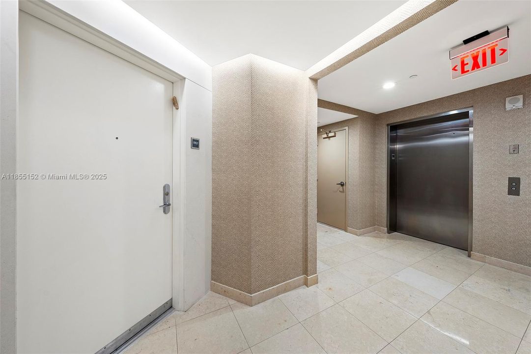 На продажу: $3,450,000 (2 спален, 2 ванн, 1815 Квадратных фут)