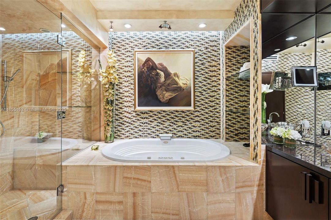 На продажу: $3,450,000 (2 спален, 2 ванн, 1815 Квадратных фут)