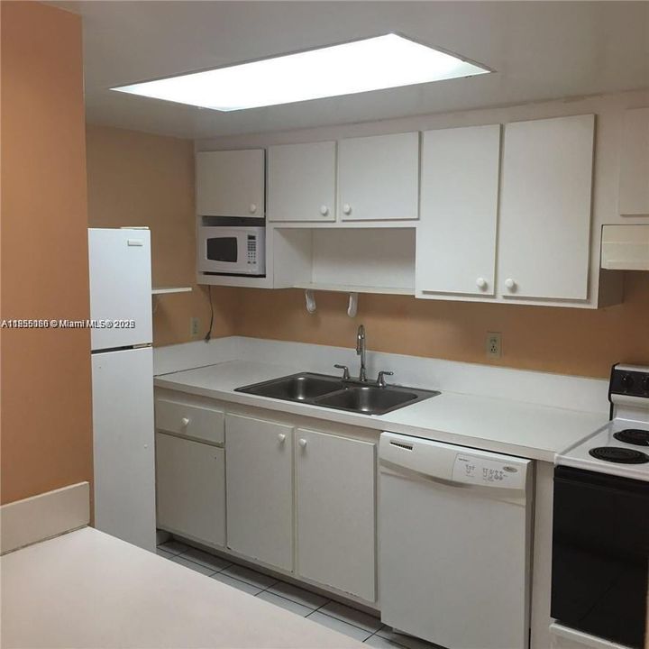 Activo con contrato: $1,700 (1 camas, 1 baños, 817 Pies cuadrados)