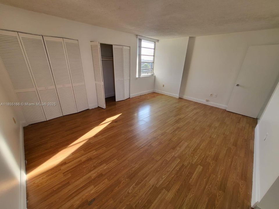 Activo con contrato: $1,700 (1 camas, 1 baños, 817 Pies cuadrados)