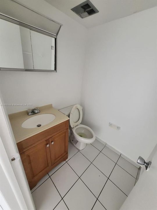 Activo con contrato: $1,700 (1 camas, 1 baños, 817 Pies cuadrados)