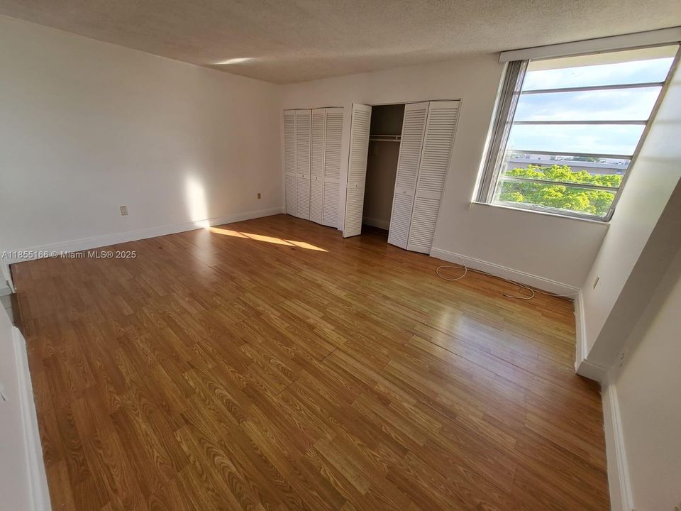 Activo con contrato: $1,700 (1 camas, 1 baños, 817 Pies cuadrados)