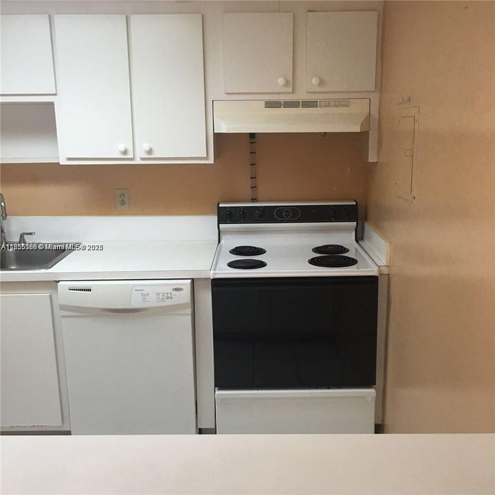 Activo con contrato: $1,700 (1 camas, 1 baños, 817 Pies cuadrados)