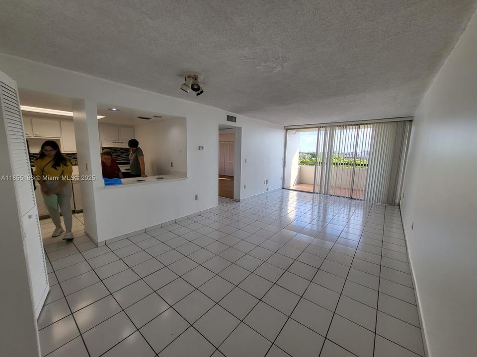 Activo con contrato: $1,700 (1 camas, 1 baños, 817 Pies cuadrados)