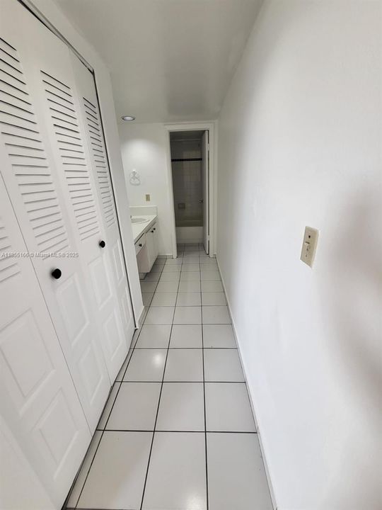 Activo con contrato: $1,700 (1 camas, 1 baños, 817 Pies cuadrados)