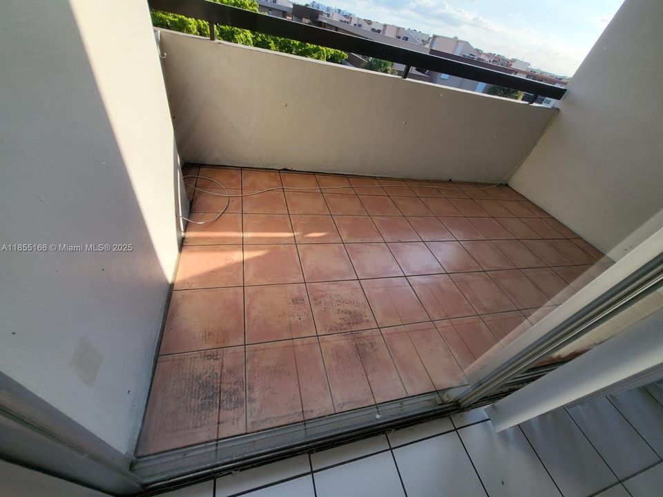 Activo con contrato: $1,700 (1 camas, 1 baños, 817 Pies cuadrados)