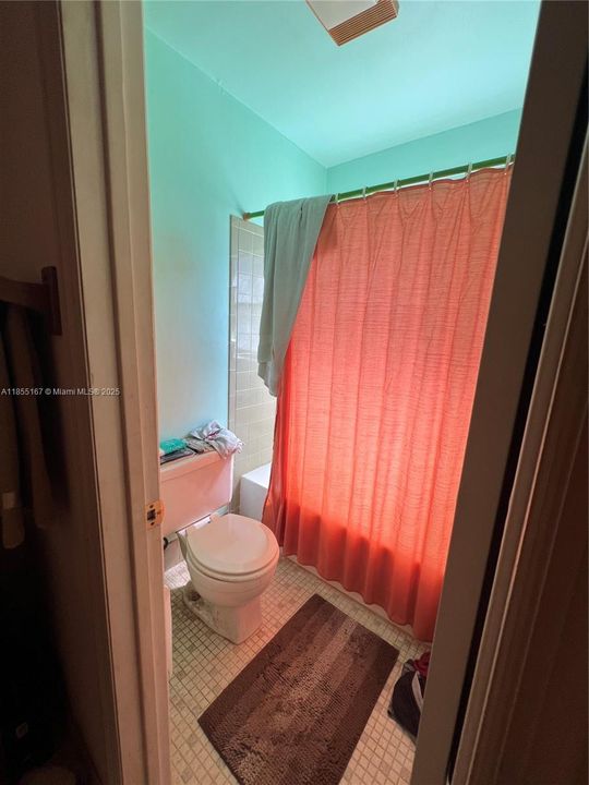 合同活跃: $415,000 (3 贝兹, 2 浴室, 1325 平方英尺)