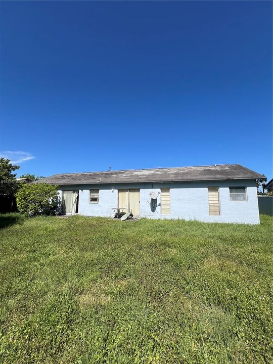 合同活跃: $415,000 (3 贝兹, 2 浴室, 1325 平方英尺)