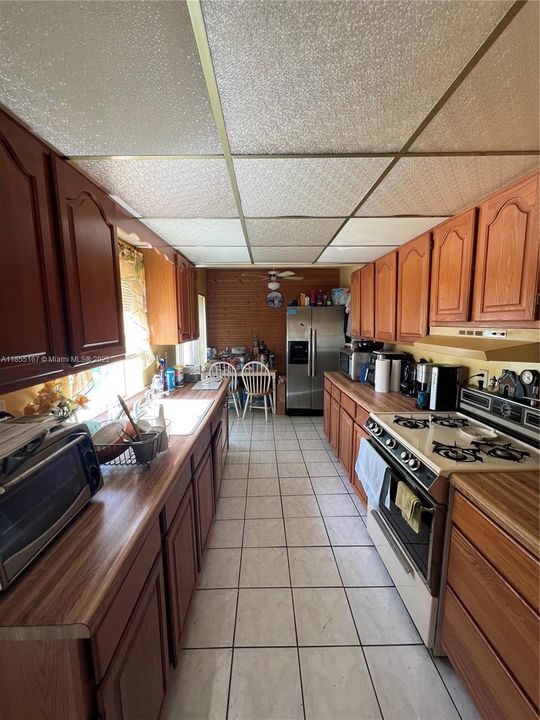 合同活跃: $415,000 (3 贝兹, 2 浴室, 1325 平方英尺)