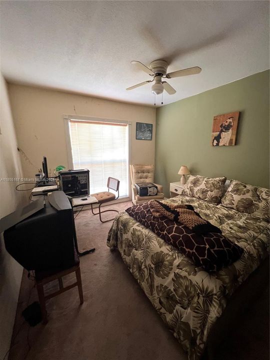 合同活跃: $415,000 (3 贝兹, 2 浴室, 1325 平方英尺)