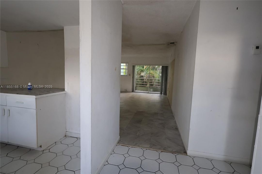 Active With Contract: $218,000 (2 beds, 2 baths, 1009 Square Feet)