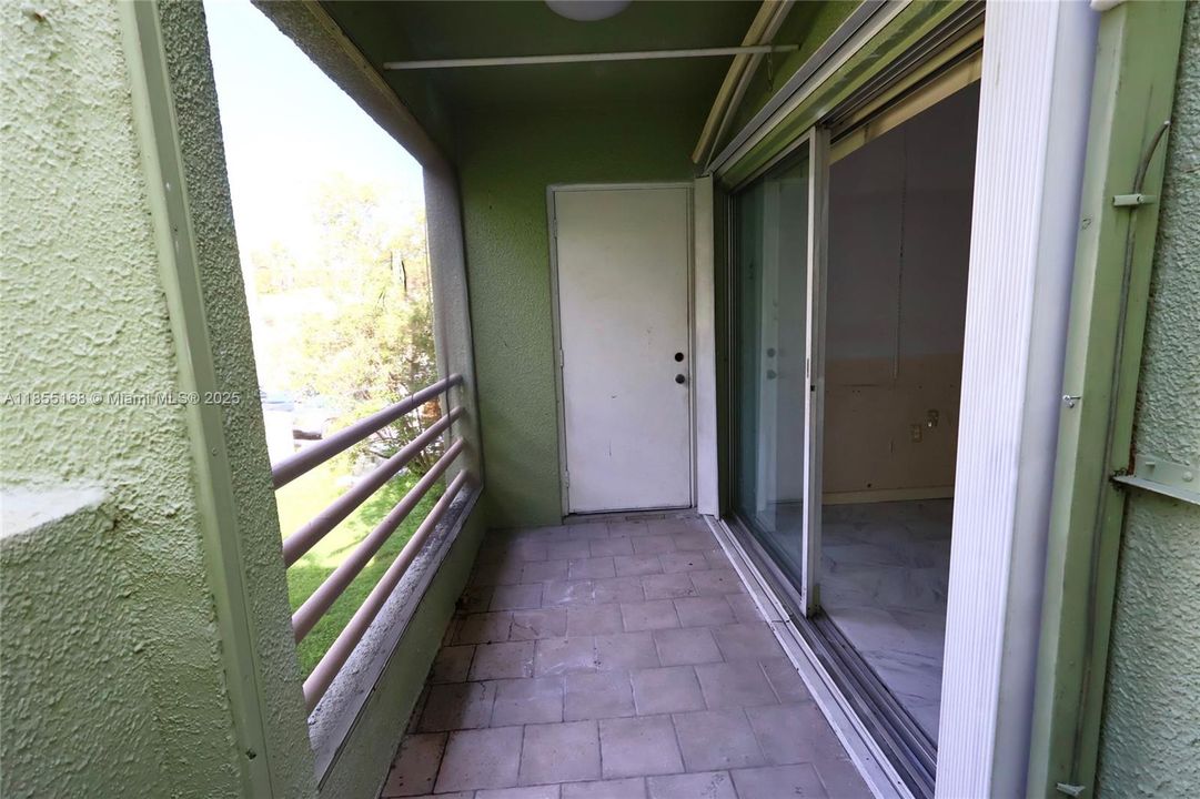 Active With Contract: $218,000 (2 beds, 2 baths, 1009 Square Feet)