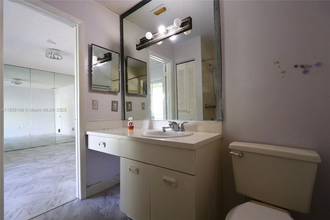 Active With Contract: $218,000 (2 beds, 2 baths, 1009 Square Feet)