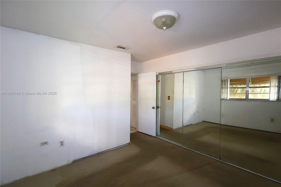 Active With Contract: $218,000 (2 beds, 2 baths, 1009 Square Feet)