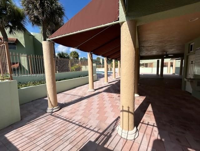 Active With Contract: $218,000 (2 beds, 2 baths, 1009 Square Feet)