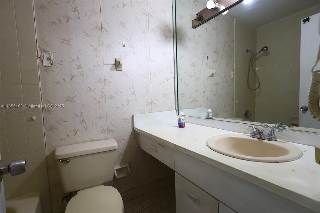 Active With Contract: $218,000 (2 beds, 2 baths, 1009 Square Feet)