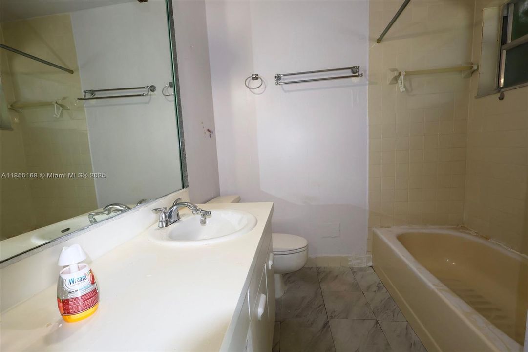 Active With Contract: $218,000 (2 beds, 2 baths, 1009 Square Feet)