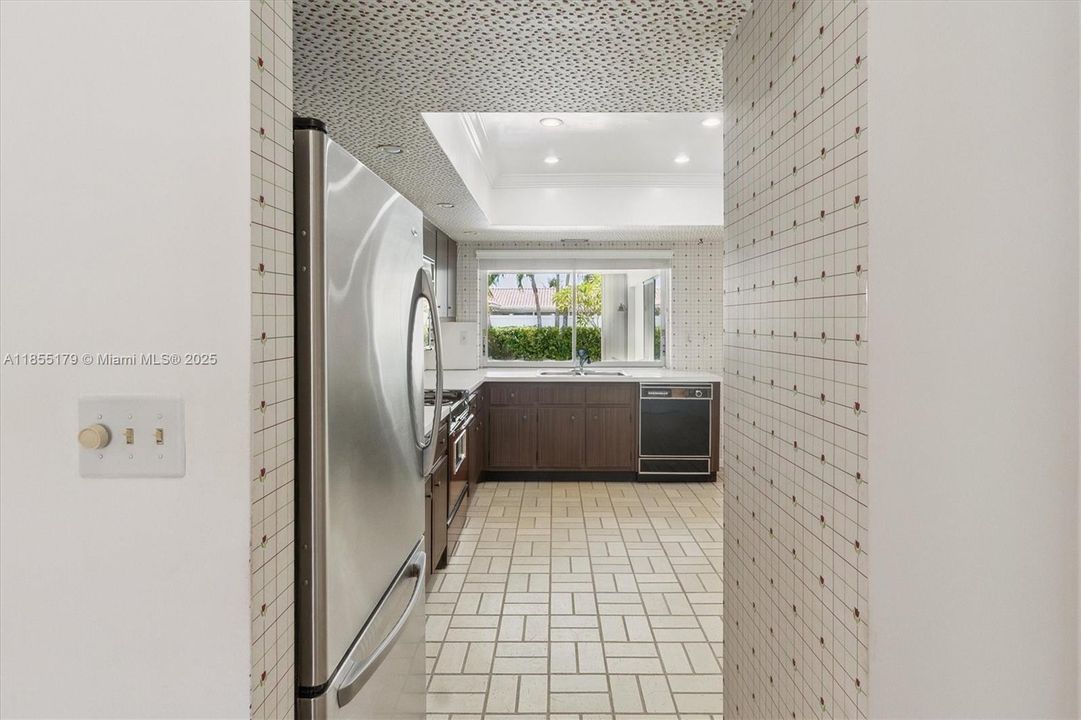 Vendido Recientemente: $729,000 (4 camas, 3 baños, 2500 Pies cuadrados)