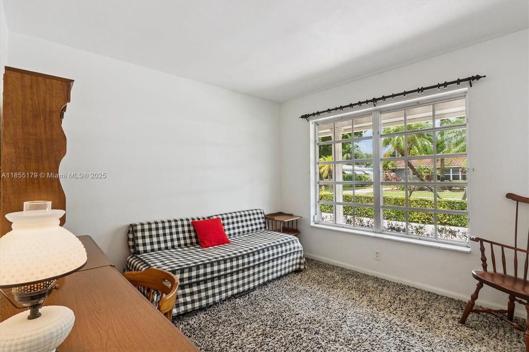 Vendido Recientemente: $729,000 (4 camas, 3 baños, 2500 Pies cuadrados)