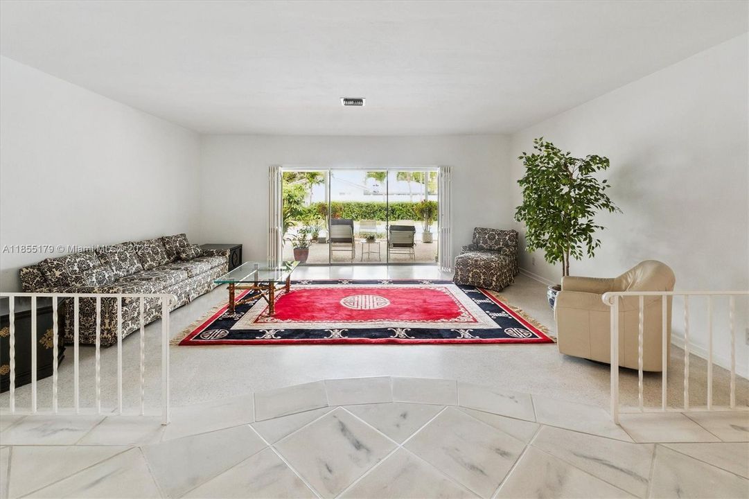 Vendido Recientemente: $729,000 (4 camas, 3 baños, 2500 Pies cuadrados)