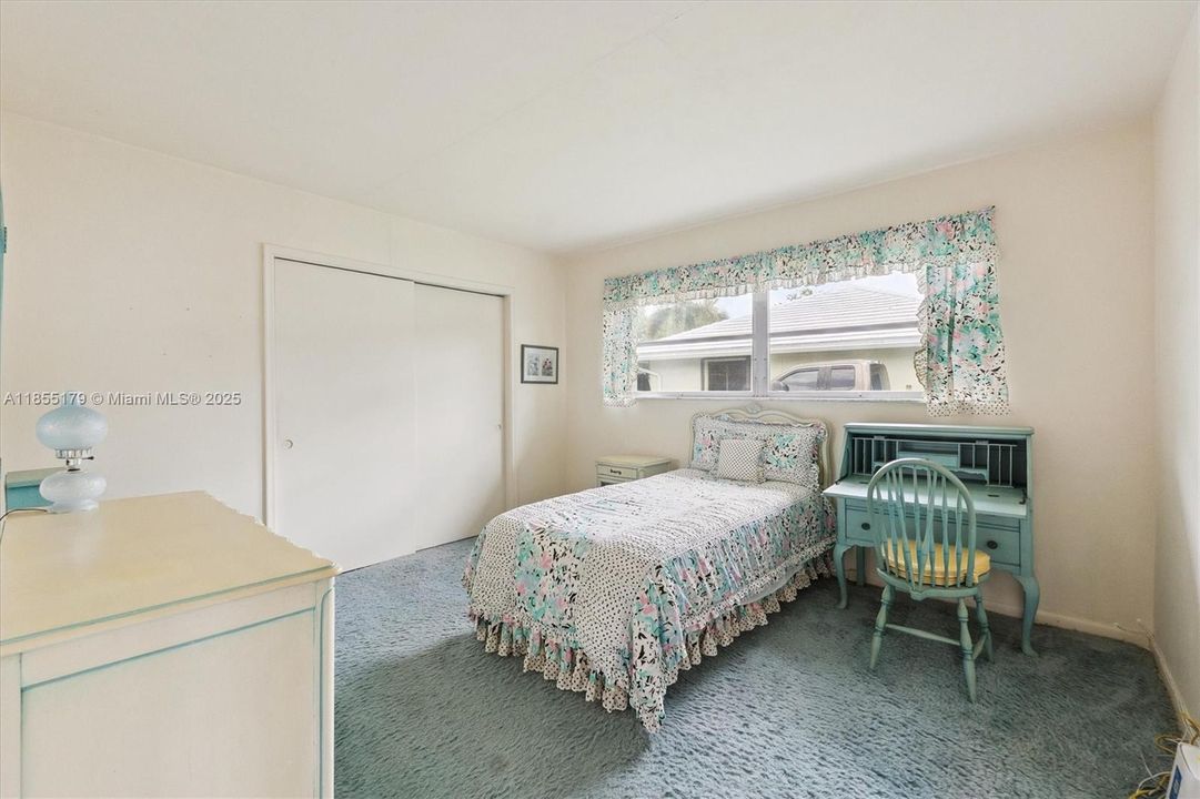 Vendido Recientemente: $729,000 (4 camas, 3 baños, 2500 Pies cuadrados)