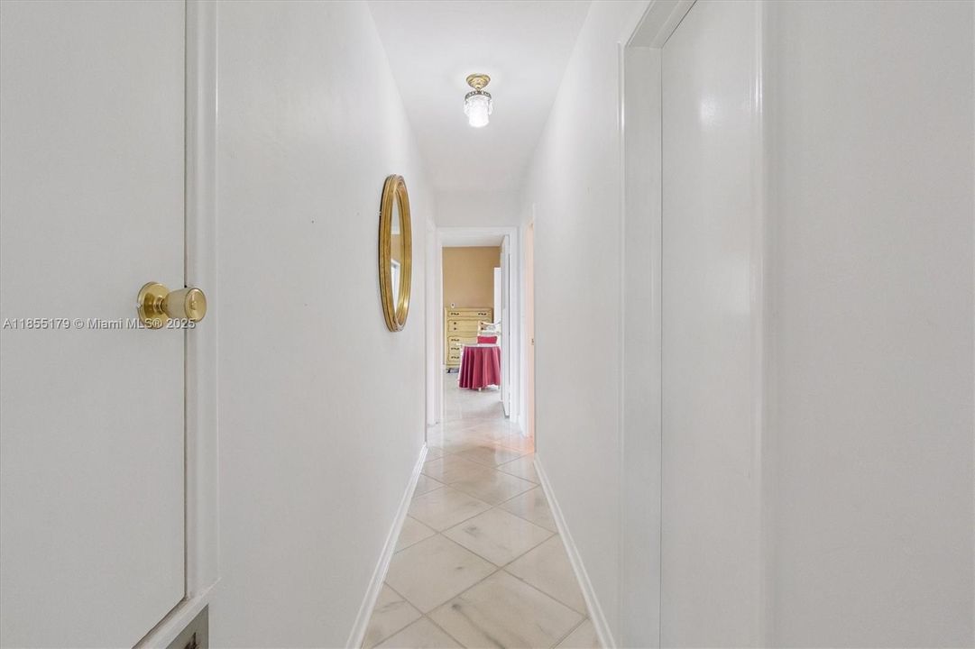 Vendido Recientemente: $729,000 (4 camas, 3 baños, 2500 Pies cuadrados)