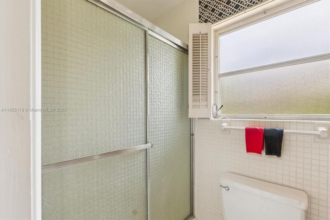 Vendido Recientemente: $729,000 (4 camas, 3 baños, 2500 Pies cuadrados)