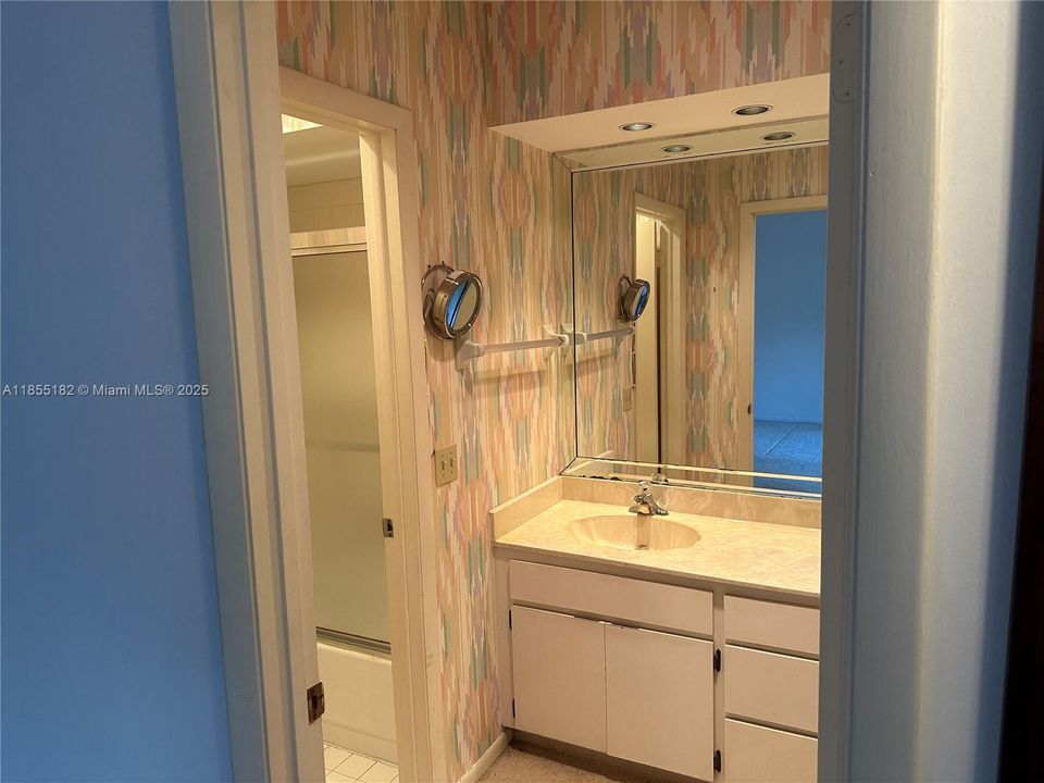 Recently Sold: $649,900 (3 beds, 3 baths, 2200 Square Feet)