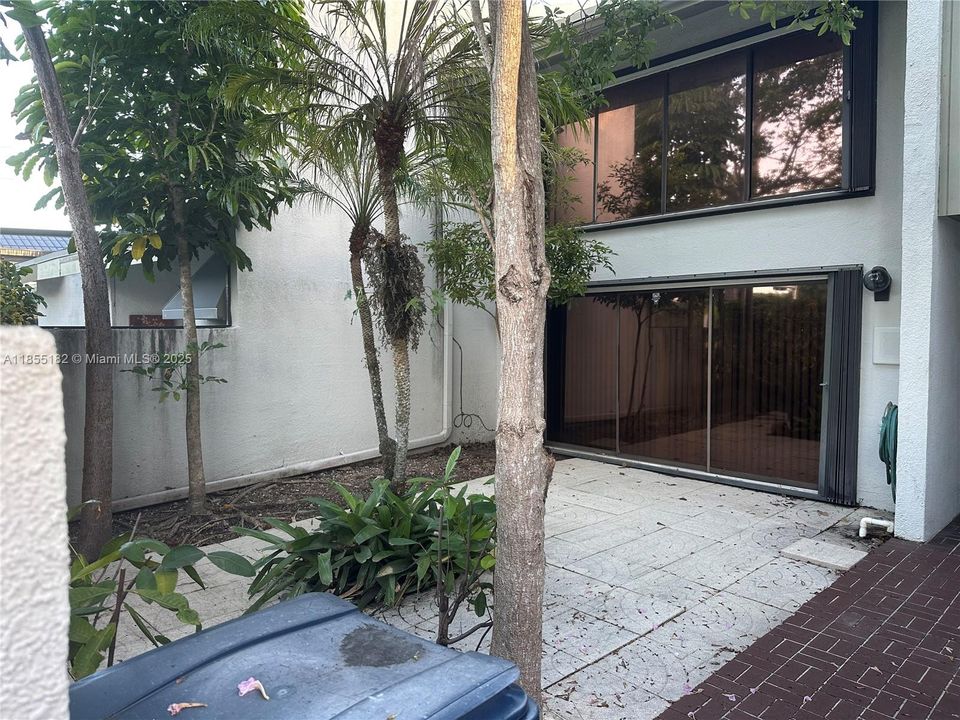 Recently Sold: $649,900 (3 beds, 3 baths, 2200 Square Feet)