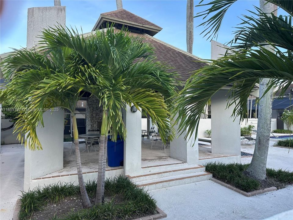 Recently Sold: $649,900 (3 beds, 3 baths, 2200 Square Feet)