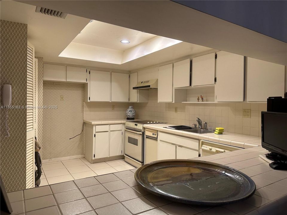 Recently Sold: $649,900 (3 beds, 3 baths, 2200 Square Feet)