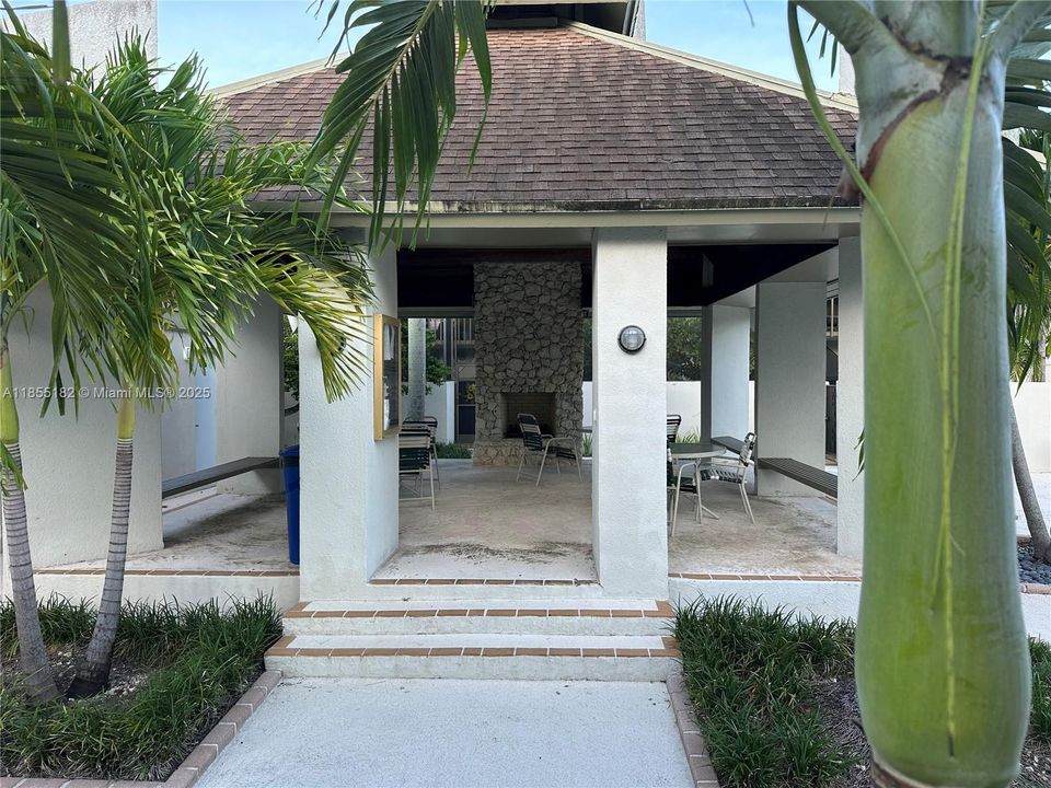 Recently Sold: $649,900 (3 beds, 3 baths, 2200 Square Feet)