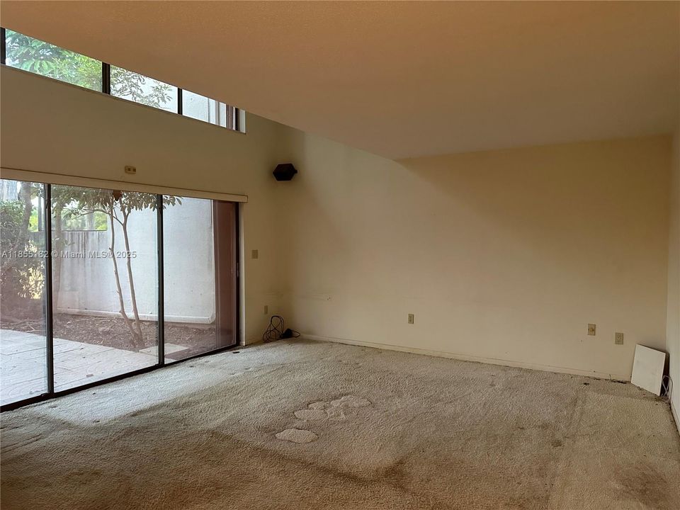 Recently Sold: $649,900 (3 beds, 3 baths, 2200 Square Feet)