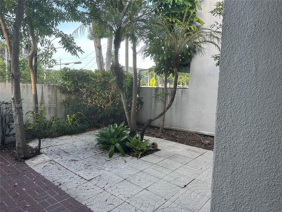 Recently Sold: $649,900 (3 beds, 3 baths, 2200 Square Feet)