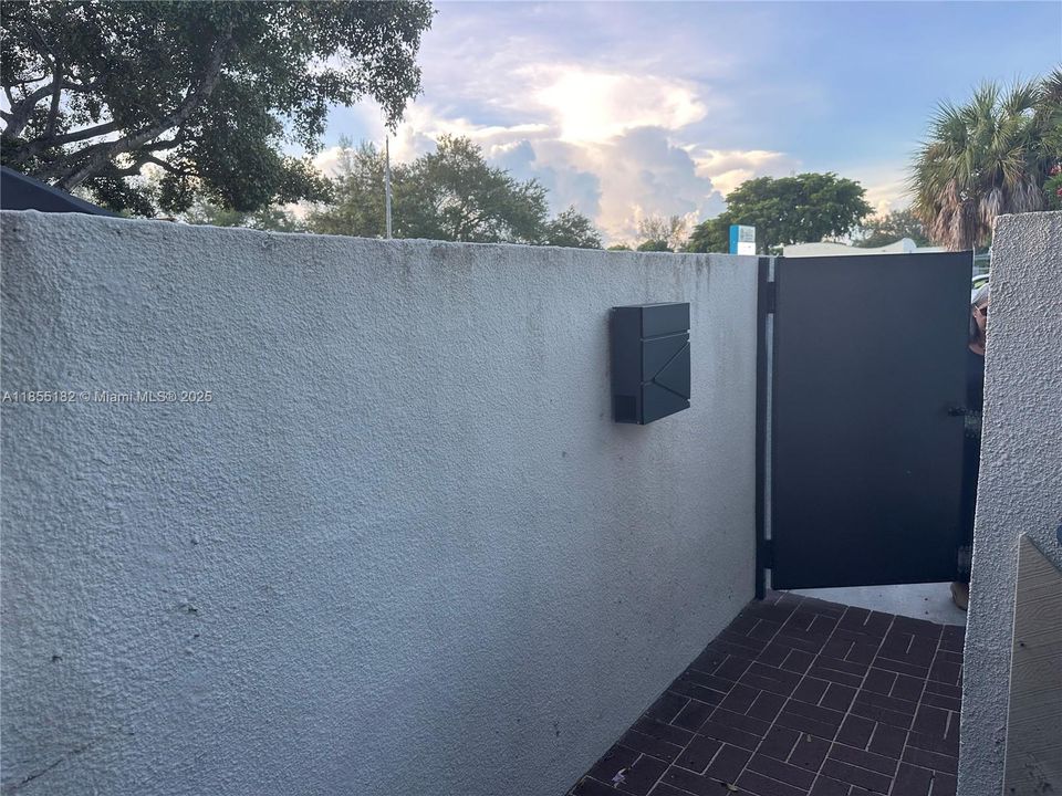 Recently Sold: $649,900 (3 beds, 3 baths, 2200 Square Feet)