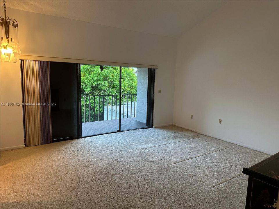 Recently Sold: $649,900 (3 beds, 3 baths, 2200 Square Feet)