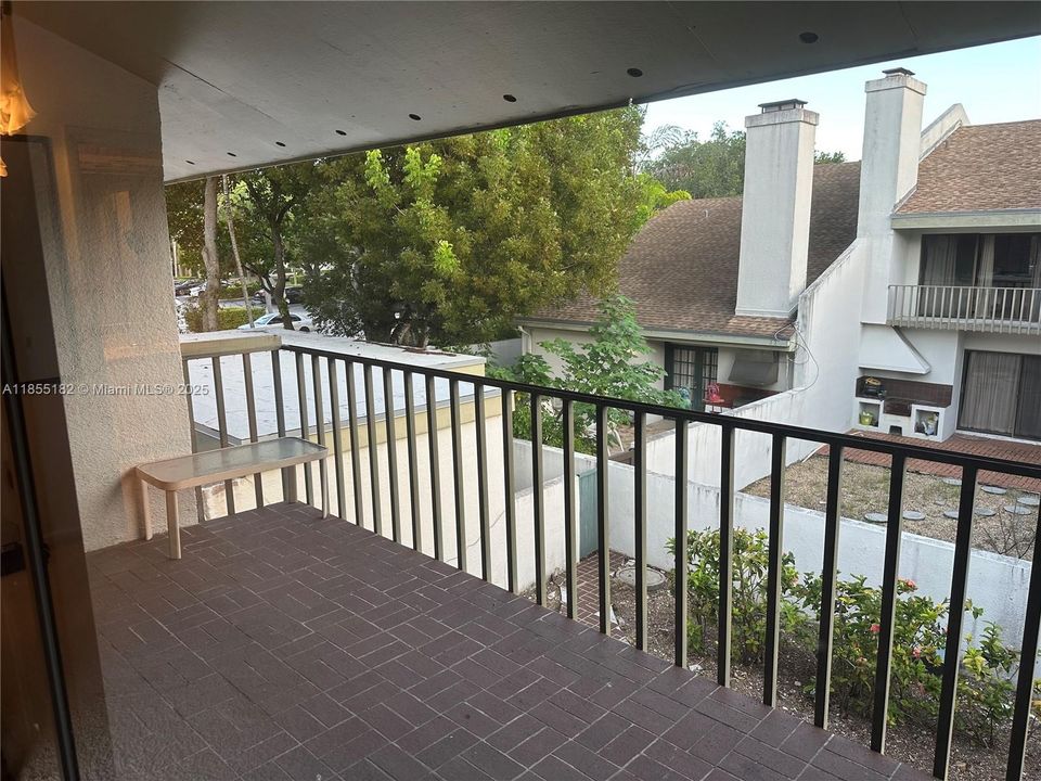 Recently Sold: $649,900 (3 beds, 3 baths, 2200 Square Feet)