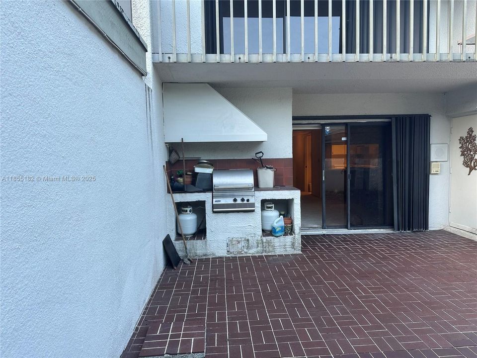 Recently Sold: $649,900 (3 beds, 3 baths, 2200 Square Feet)