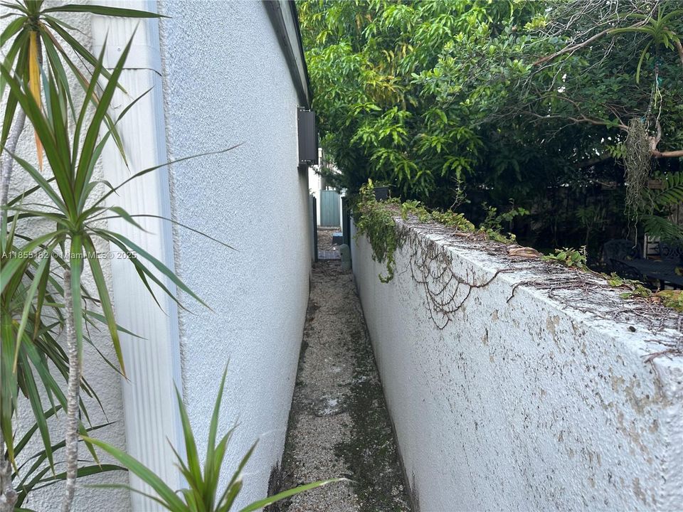 Recently Sold: $649,900 (3 beds, 3 baths, 2200 Square Feet)