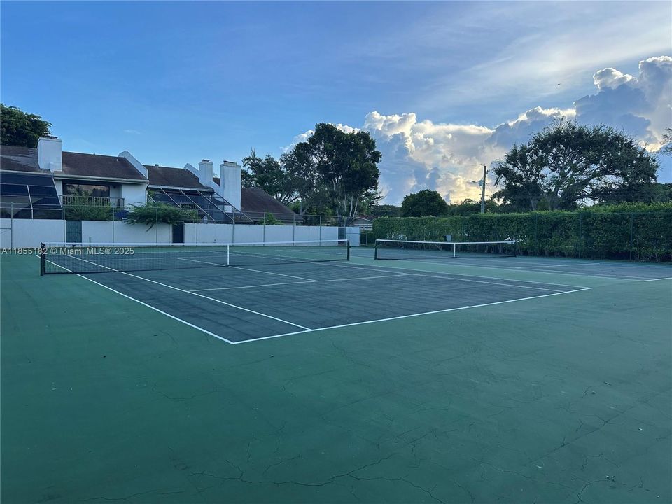 Recently Sold: $649,900 (3 beds, 3 baths, 2200 Square Feet)