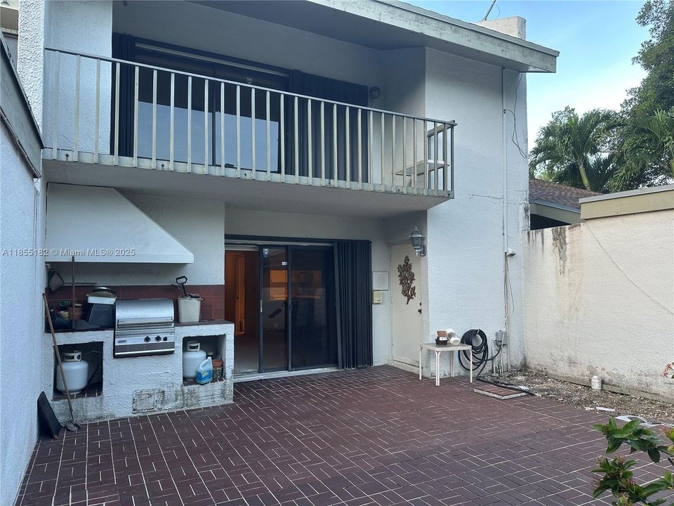 Recently Sold: $649,900 (3 beds, 3 baths, 2200 Square Feet)